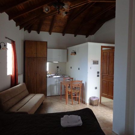 Alonaki Guesthouse Platanos  Exterior photo