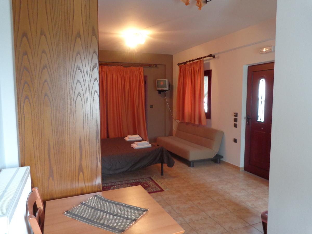 Alonaki Guesthouse Platanos  Exterior photo